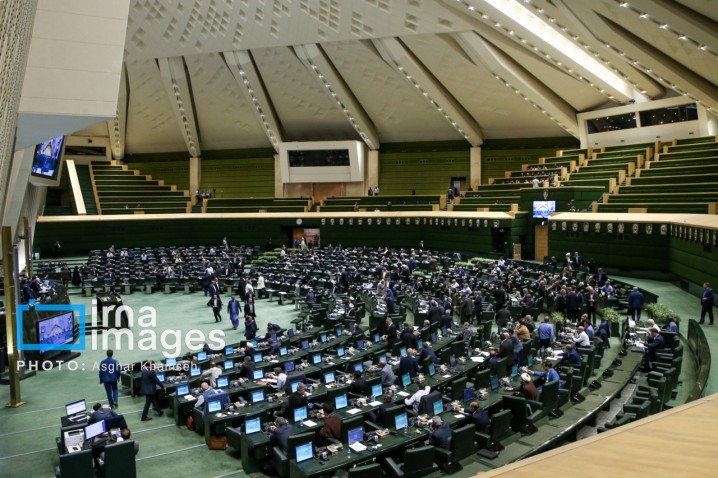 نگاه مدنی‌زاده به حل مسائل اقتصادی کشور مثبت است/ به او رای اعتماد می‌دهم