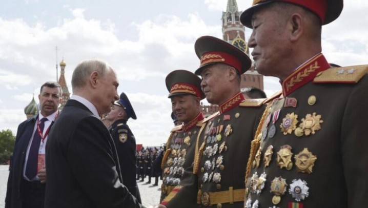 کارشناس روس: غرب ضعیف توان مقابله با ائتلاف روسیه و کره شمالی را ندارد