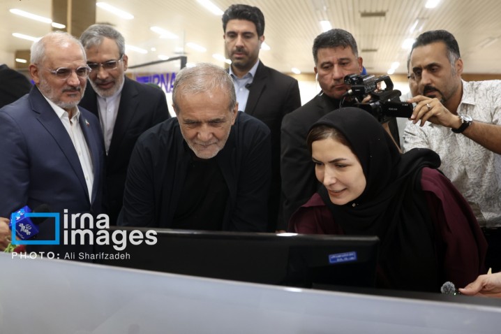 حضور سرزده رئیس‌جمهور در خبرگزاری ایرنا