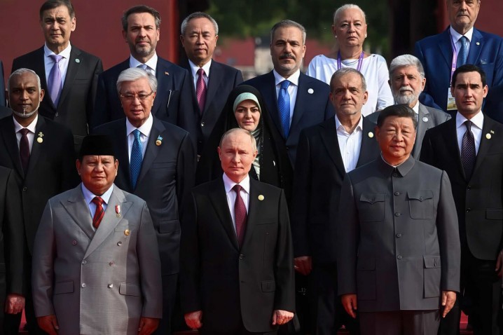 حضور پزشکیان در مراسم رژه نیروهای مسلح چین به مناسبت هشتادمین سال پایان جنگ جهانی