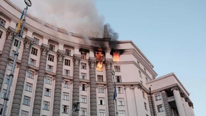 رویترز: عمارت دولت در کی‌یف هدف حمله پهپادی قرار گرفت