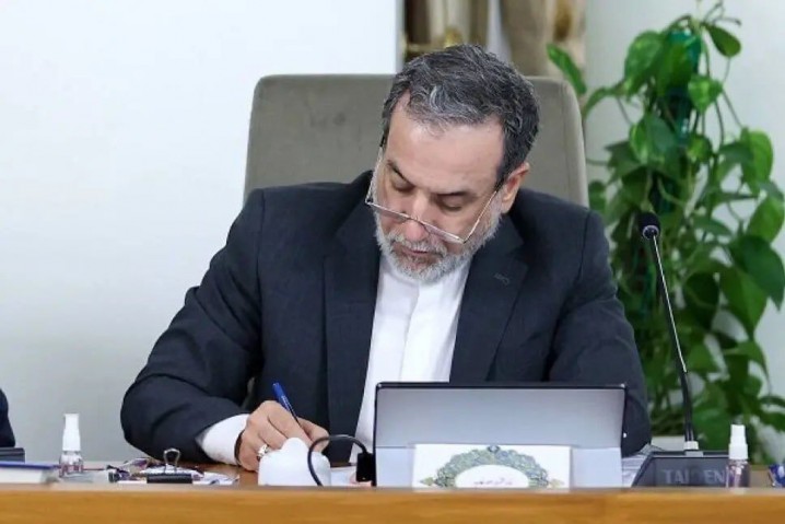 عراقچی: تهران همواره صلح را بر جنگ ترجیح داده و برای توافقی عادلانه آماده است