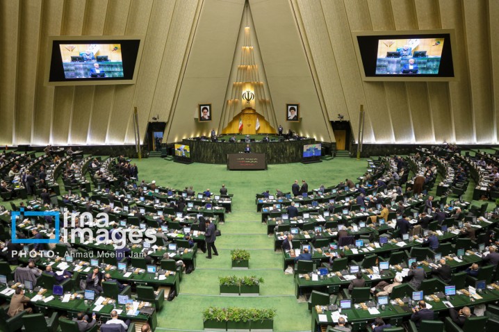 قرائت گزارش میزان اجرای برنامه هفتم در مجلس /عدم تحقق ۶۰ درصد در سال نخست