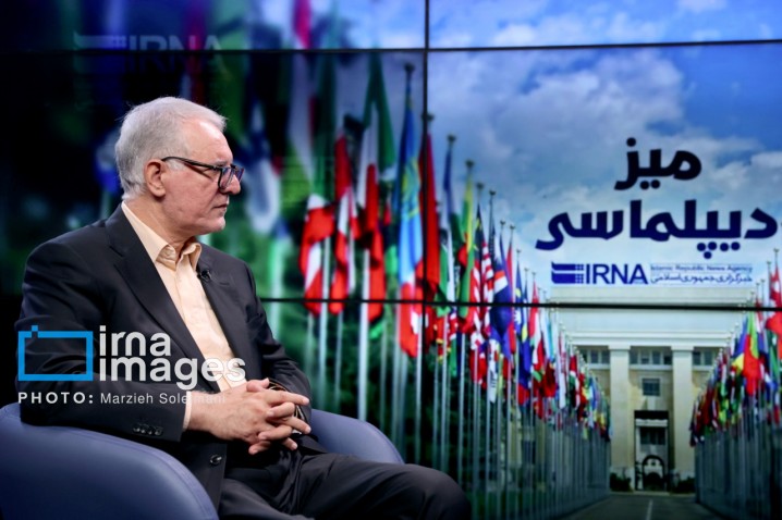 سیاست خارجی را به دور از رسانه و دوقطبی‌های مرسوم بررسی کنیم 