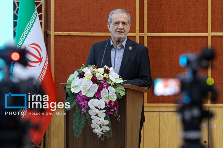 پزشکیان: برای فراهم کردن بستر رونق تولید محدودیتی نداریم/ می توانیم بدون نفت زندگی کنیم