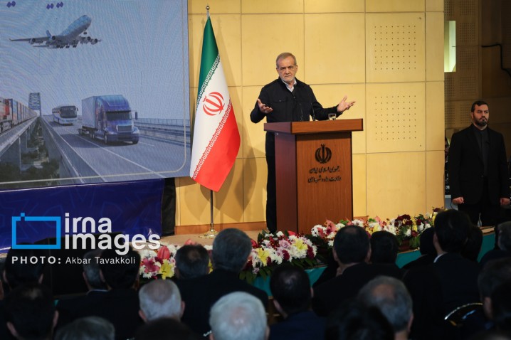 پزشکیان:مصمم به توسعه شبکه حمل و نقل کشور هستیم/ تلفات بالای این بخش قابل قبول نیست