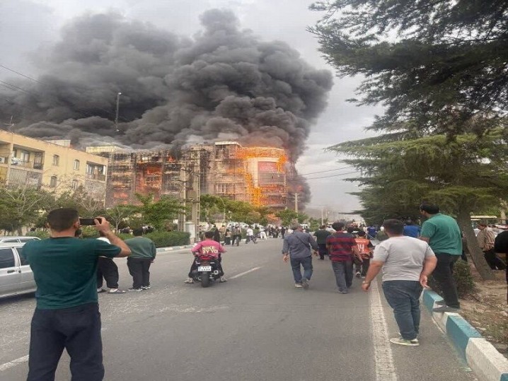 ۱۱ کشته و ۴١ مصدوم در حریق پاساژ تجاری اندیشه شهریار
