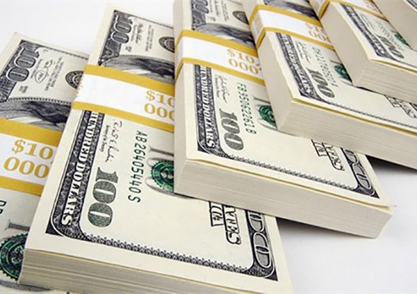 میل به افزایش قیمت ارز در بازار تنیده شد/ دلار باز هم گران می‌شود؟