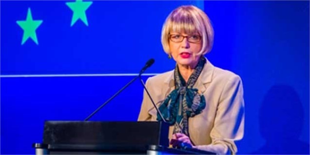 هلگا اشمید وارد تهران شد