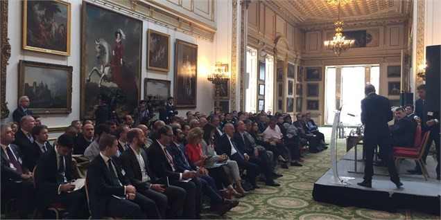 مراسم امضای قرارداد ساخت بزرگترین نیروگاه خورشیدی ایران در لندن