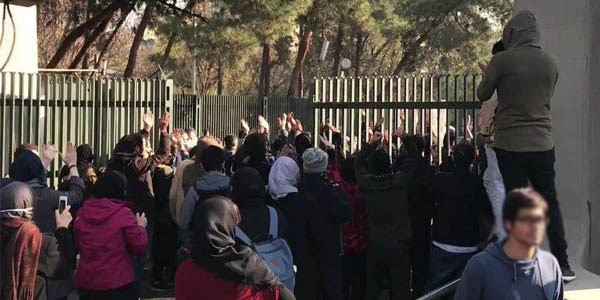 وزارت اطلاعات: برخی از عناصر و اغتشاشگران معاند و محرکین ناآرامی‌های اخیر شناسایی و تعدادی از آن‌ها دستگیر شدند