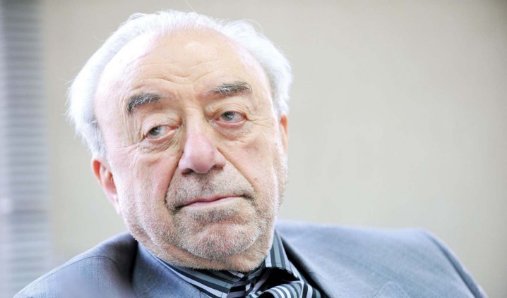 دلار ۴۲۰۰ تومانی وجود ندارد