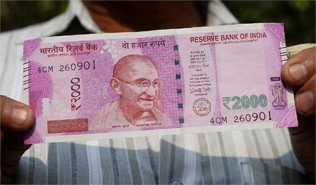سقوط پول هند در برابر دلار به دلیل تحریم نفتی ایران