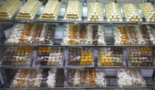 قنادان قیمت را افزایش ندادند/ جزئیات قیمت انواع شیرینی درشب عید 98