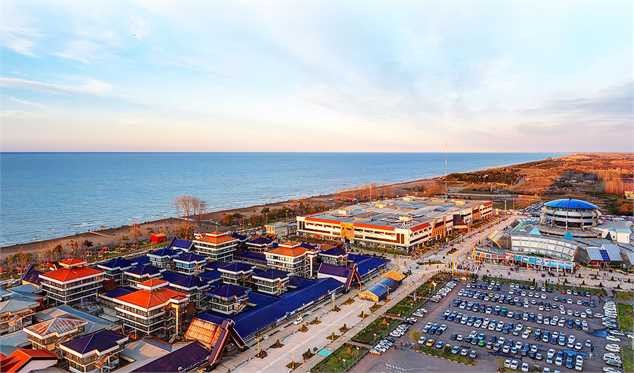 واردات و ثبت سفارش مطابق با قوانین و مقررات مناطق آزاد صورت می گیرد