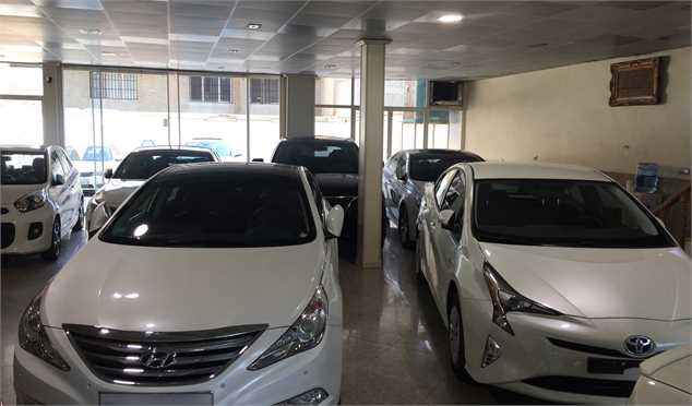 بازار خودروهای خارجی در رکود کامل فرو رفت/خریداران در انتظار ریزش قیمت