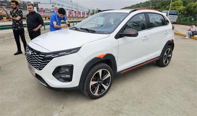 فروش نقد و اقساط ام وی ام X33 کراس CVT با تحویل 45 روزه