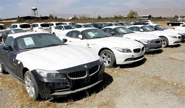 بازدید از خودرو‌های وارداتی حراج خرده‌فروشی اموال تملیکی آغاز شد