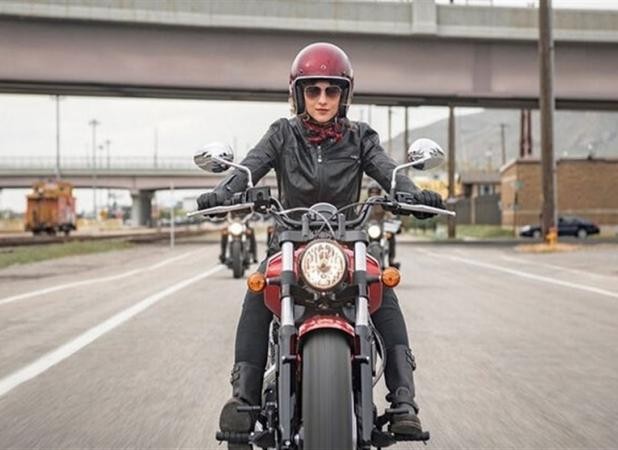 اظهارات متناقض درباره لایحه موتورسواری بانوان