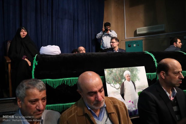 پیکر هاشمی رفسنجانی داخل ضریح حرم امام(ره) به خاک سپرده می شود