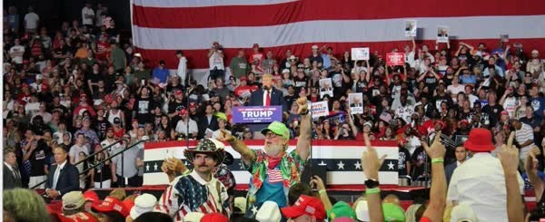 ترامپ: آمریکا با بایدن به جنگ جهانی سوم کشیده می‌شود