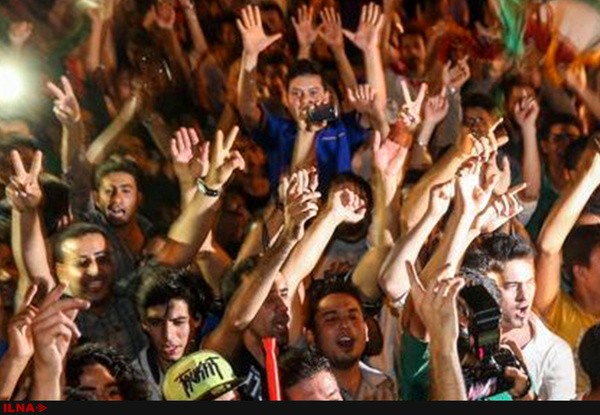 رشد اقتصادی ایرانی‌ها را نسبت به گذشته شادتر کرده‌است