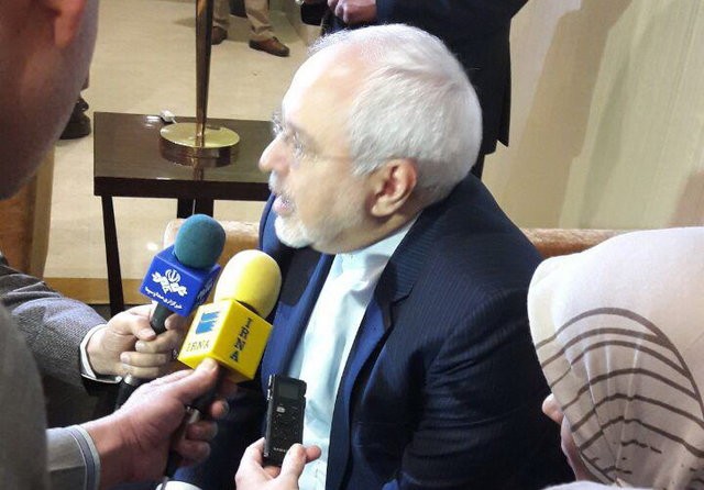 ظریف در بدو ورود به دهلی نو: تمدید تحریم‌ها اثر اجرایی ندارد و فقط بی‌اعتباری آمریکا را نشان می‌دهد