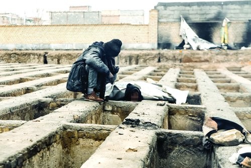 این ٥٠ نفر داخل «گور» زندگی می‌کنند