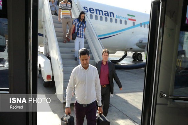 پرواز تهران به بندرعباس به شکل عجیبی لغو شد! ‌برخورد هواپیما با دسته‌ای از پرندگان!