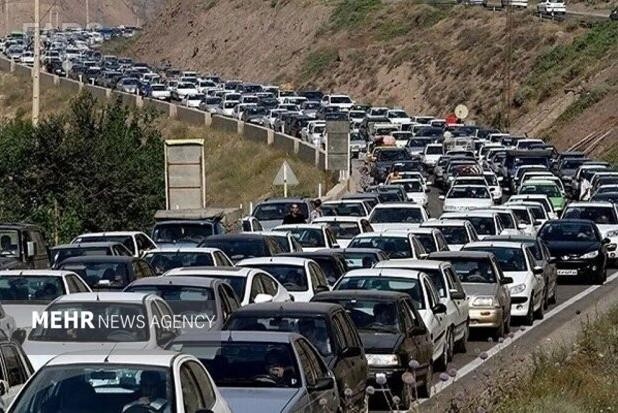 ترافیک سنگین در چالوس و آزاداره تهران-شمال؛ انسداد ۱۳ محور شریانی