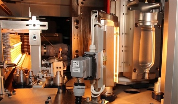 یک دستگاه قالب‌گیری دمشی جدید PET