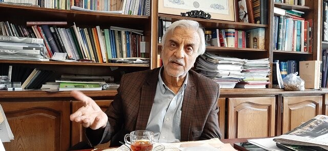 کسی با تهمت و افترا زدن انقلابی نمی‌شود/ گرفتار اقتصادِ کوسه ریش‌پهنیم