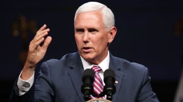 مایک پنس سکوتش را شکست و دموکرات‌ها را محکوم کرد