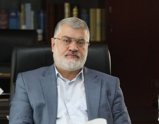 تمدید دورکاری کارکنان دستگاه‌های اجرایی استان تهران با ۳۰ درصد ظرفیت تا ۴ تیرماه/ فعالیت بانک‌ها با حداقل ٥٠ درصد شعب کشیک چرخشی‌