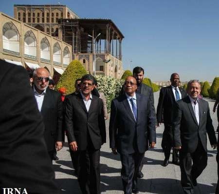 S African president impressed by Isfahan historical monuments