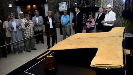 نمایش خرقه منتسب به پیامبر(ص) در استانبول