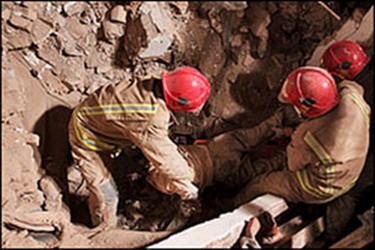 آواربرداری ساختمان درتهران؛یک کشته و2زخمی