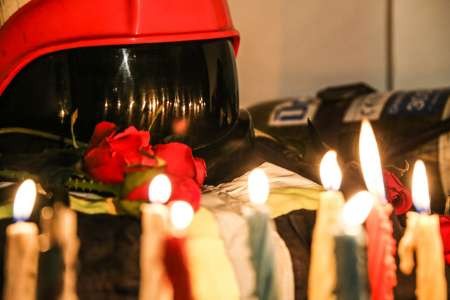 آیین تشییع شهدای آتش‌نشان حادثه پلاسکو در مصلای بزرگ تهران/همبستگی ملت و مسئولان
