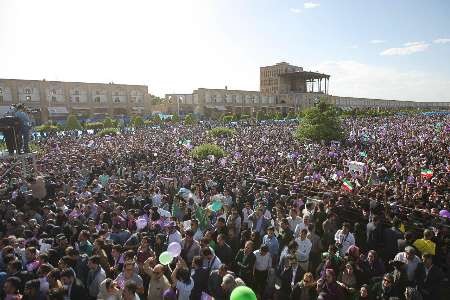 روحانی: دولت تدبیر و امید در برابرمخالفان جریان آزاد اطلاعات ایستاد