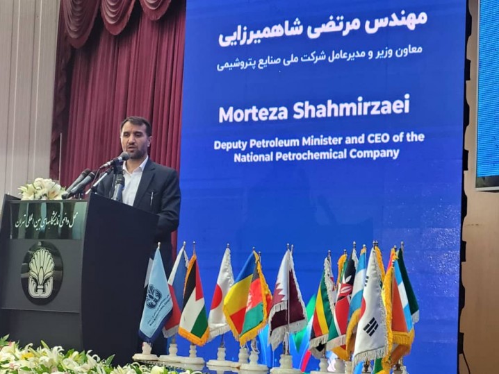 تکمیل زنجیره ارزش صنعت پتروشیمی یک تکلیف، برنامه و وظیفه است