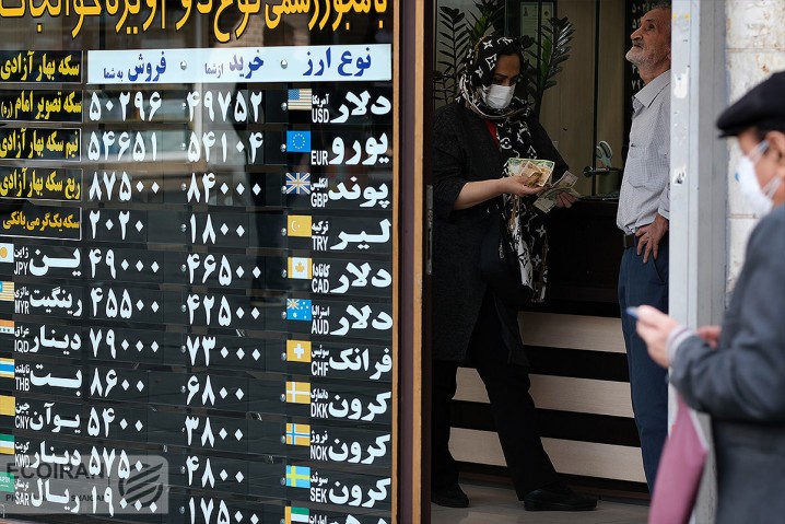 رشد دوباره قیمت طلا و سکه در بازار/ حباب سکه با حراج مرکز مبادله کوچک‌تر شد