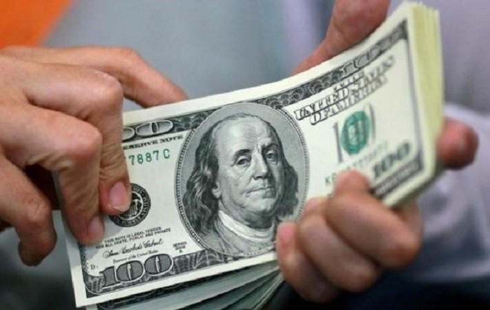 صادرکنندگان، ارز صادراتی را به بانک ها و صرافی های مجاز عرضه کنند