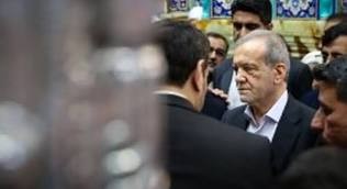 تشرف پزشکیان به حرم مطهر حضرت فاطمه معصومه(س)