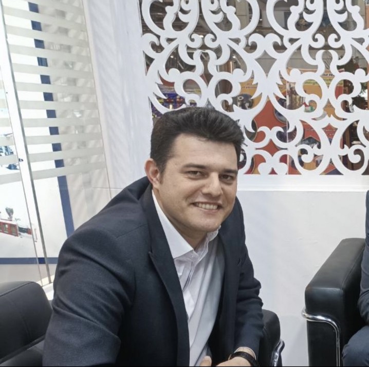 خانه از پای بست ویران است خواجه در فکر نقش ایوان است