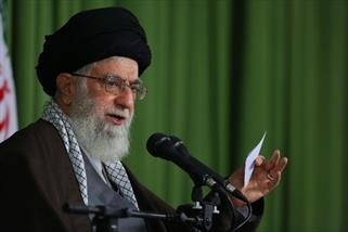 اينکه مي‌بينيد من مسئله استکبار و آمريکا را تکرار مي‌کنم از روي عادت نيست؛ احساس خطر ميکنم