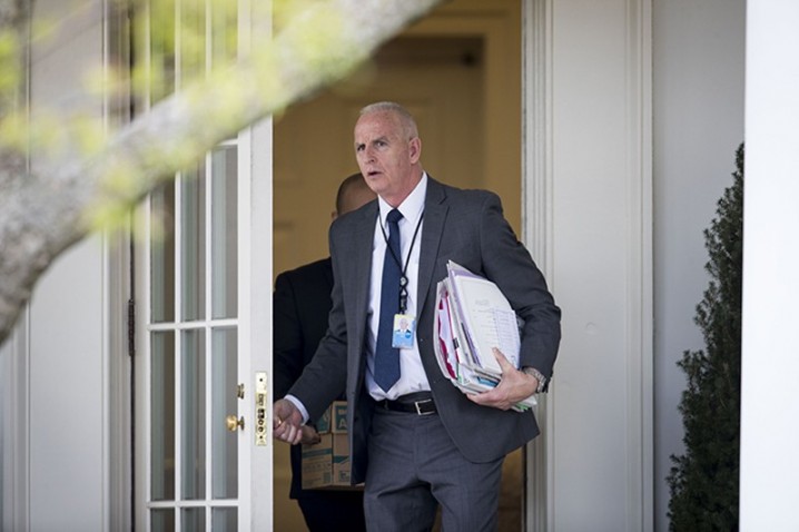 یک مشاور دیگر ترامپ برای ترک کاخ سفید آماده می شود