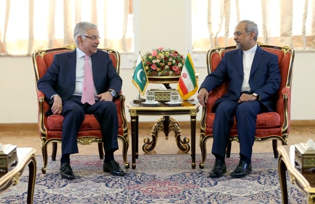 نهاوندیان: مقابله نظامی و سیاسی با تروریسم ضروری است/ برداشتن گامهای فوری در حوزه بانکی و حمل و نقل