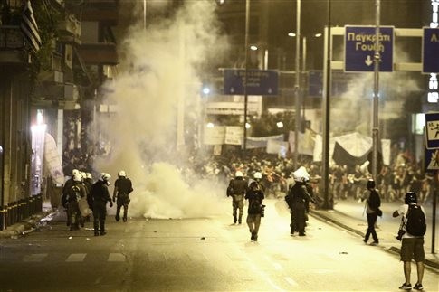 تظاهرات ضدنژادپرستی در آتن مقابل سفارت آمریکا به خشونت کشیده شد