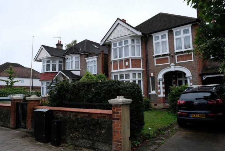 تخلیه منازل اطراف سفارت کره شمالی در لندن به دنبال کشف بسته مشکوک