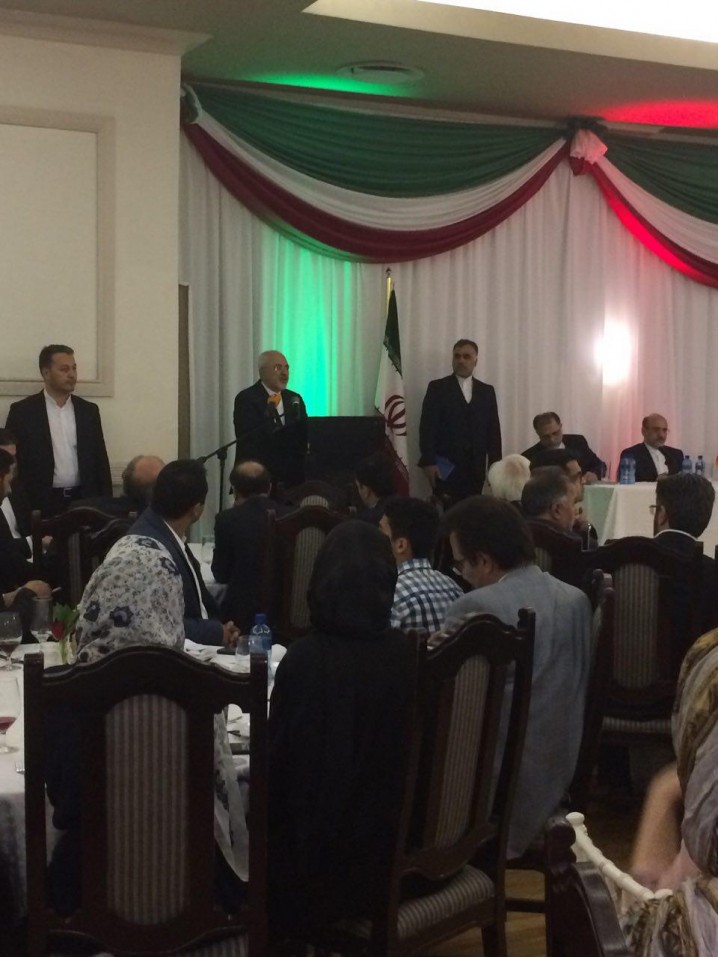 ظریف:لجن پراکنی افرادی مانند ترامپ نمی تواند ذره ای در دفاع و سربلندی مردم ایران خدشه وارد کند